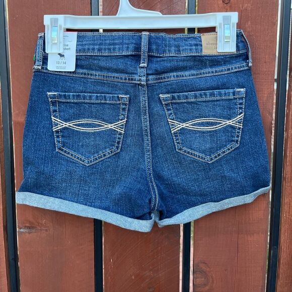 NWT Abercrombie Kids High Rise Shortie Shorts dark wash size 13/14 - Picture 4 of 4